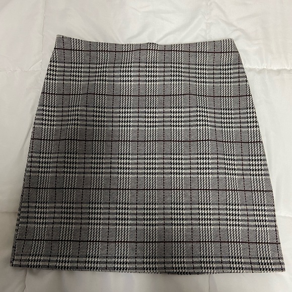 Plaid Mini Skirt - Women's Small - H&M - High-Waisted - Business Casual - Picture 2 of 6